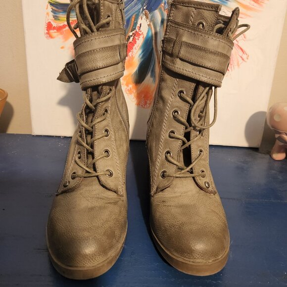 women's 6.5 G by GUESS gray distressed faux leather heeled combat boot zip/lace - Picture 5 of 9